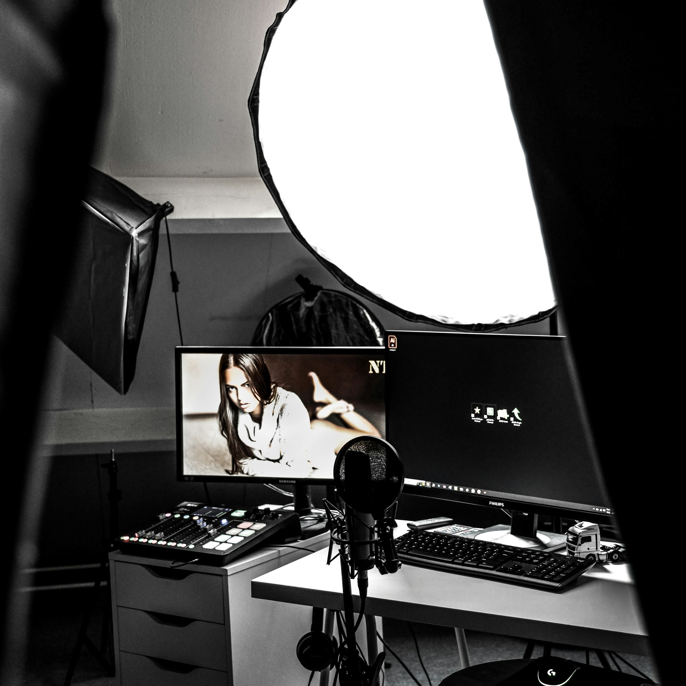 Setup profesional de streaming con iluminación